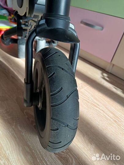 Детский велосипед с ручкой - беговел