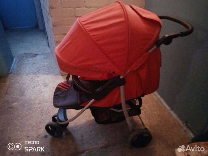 Прогулочная коляска