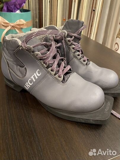 Беговые лыжи lanser бу. комплект