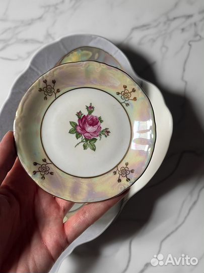 Фарфоровые блюдца из серии 