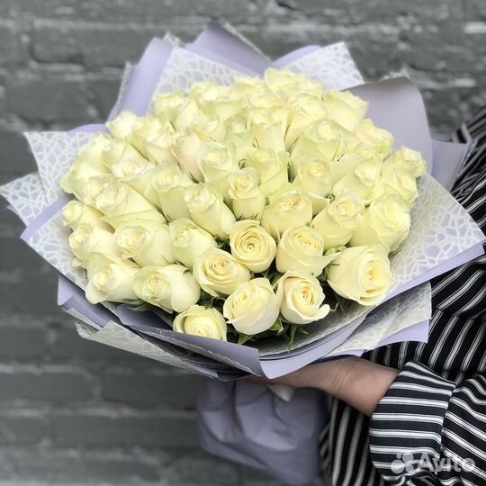 51 белая роза с доставкой Букет роз