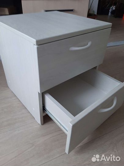 Тумба прикроватная