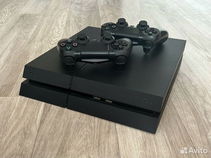 Sony PlayStation 4 + 2 геймпада