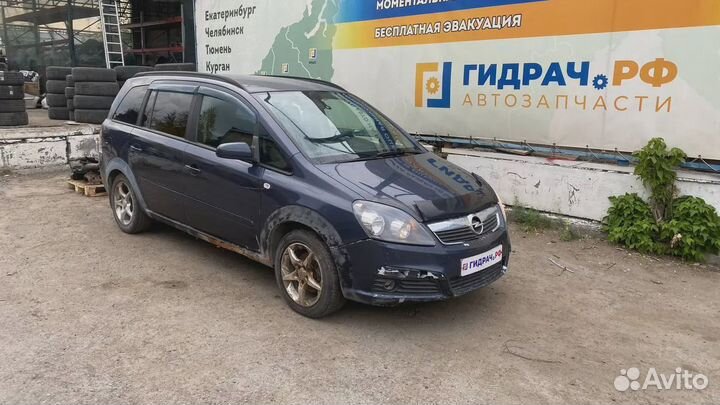 Стекло кузовное глухое правое Opel Zafira B 516147