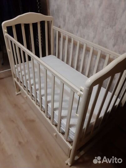 Продам детскую кровать с ящиком и матрасом