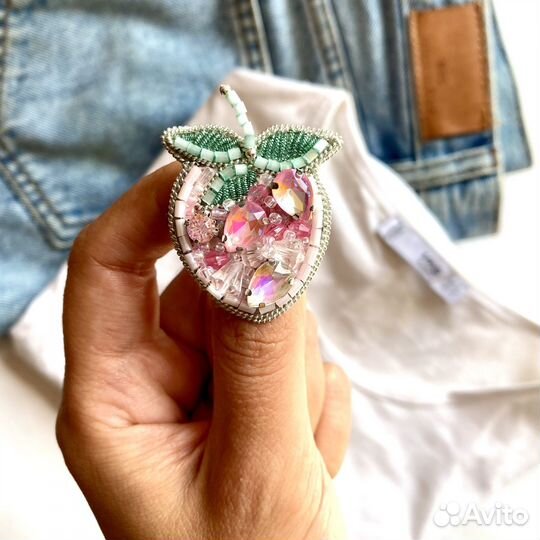Броши ручной работы из бисера в асортименте
