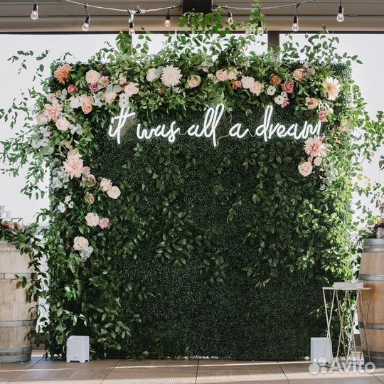 Свадебная фотозона зелёная