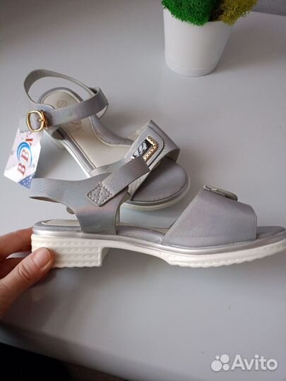 Босоножки сандали для девочки новые 33 размер