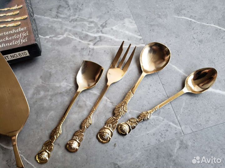 Набор столовой посуды новый