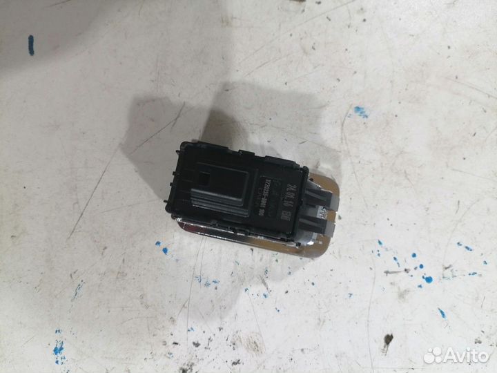 Кнопка открывания багажника (Hongqi H5 I)