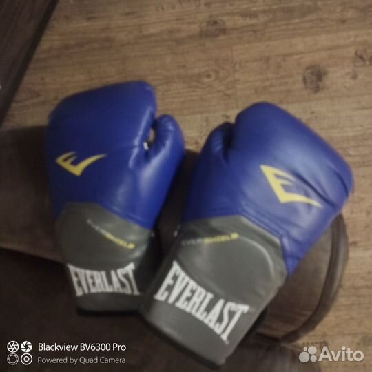 Перчатки для тайского бокса и защита ног