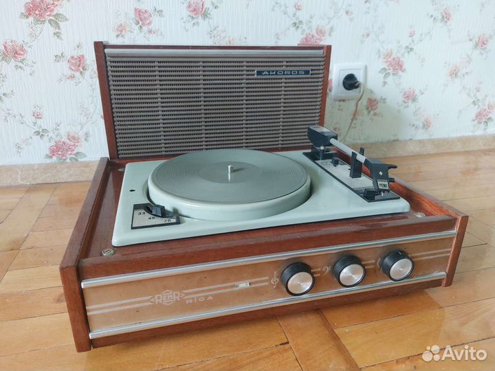 Проигрыватель винила Riga akords