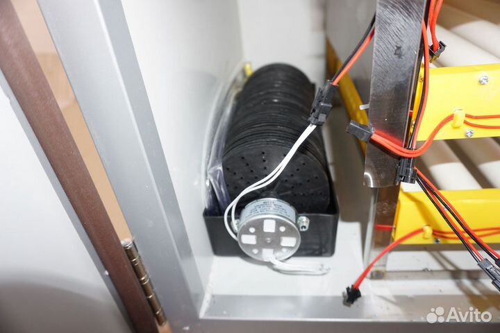 Инкубатор фермерский автоматический на 300 яиц