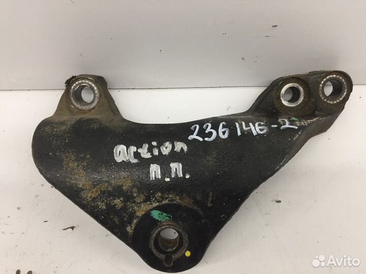 Кронштейн опоры двигателя правый