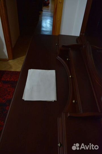 Туалетный столик с зеркалом