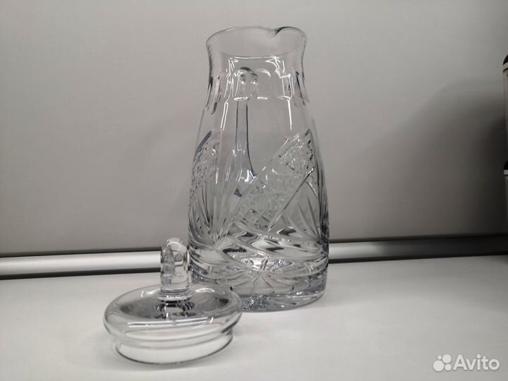 Хрустальный кувшин с крышкой