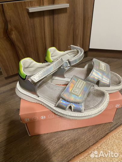 Сандалии для девочки