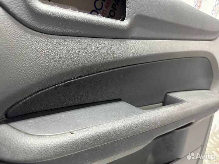 Обшивка двери Ford Focus 2