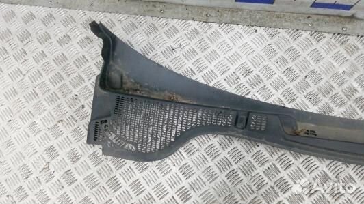 Накладка декоративная (жабо, дождевик) skoda octav