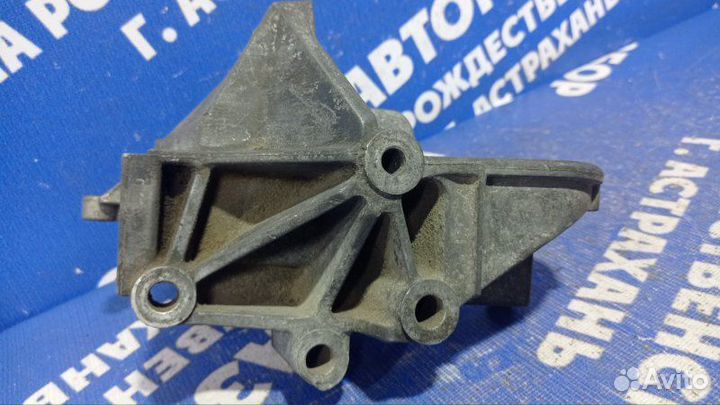 Кронштейн опоры двигателя Ford Focus 2 седан shda