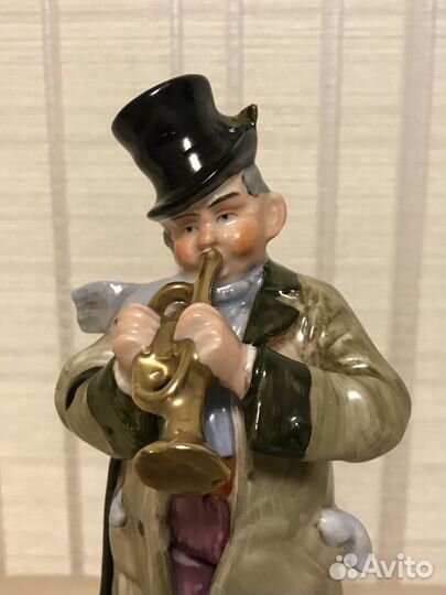 Фарфоровая статуэтка Музыкант-трубач Германия