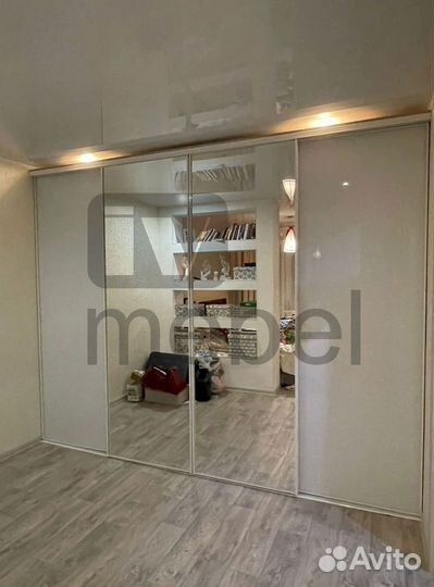 Шкаф с зеркалом