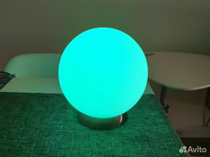 Настольный разноцветный светильник
