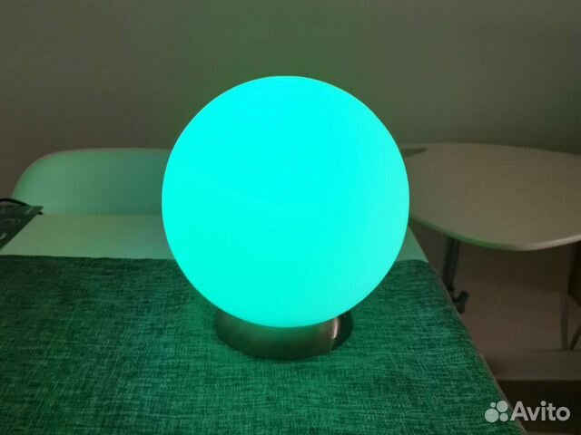 Настольный разноцветный светильник