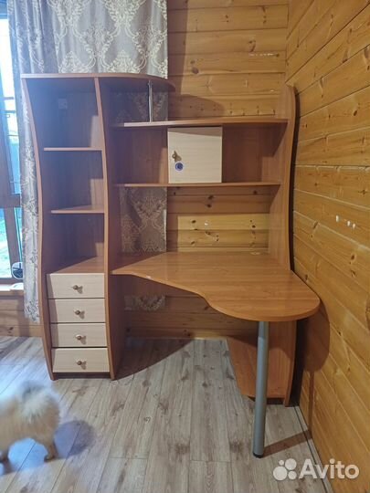 Компьютерный или письменный стол