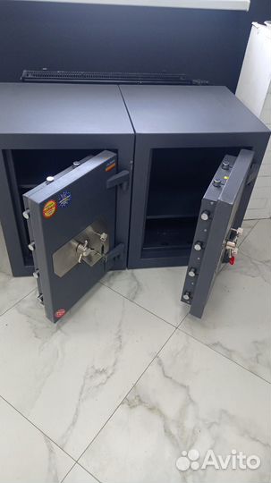 Сейф металлический