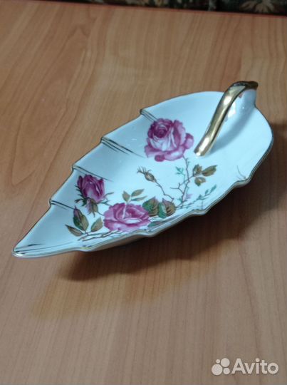 Блюдо фарфоровое розы