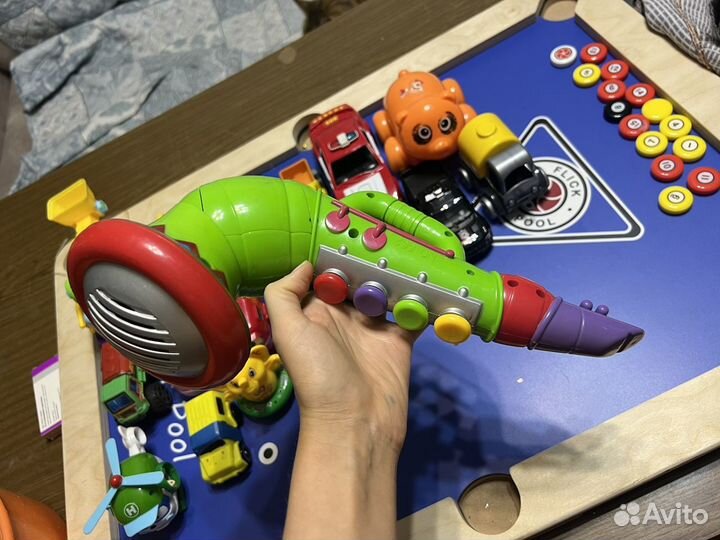 Детские игрушки пакетом и саксофон