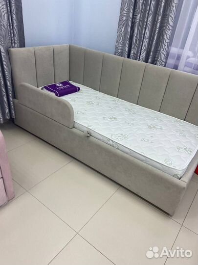 Кровать подростковая велюр