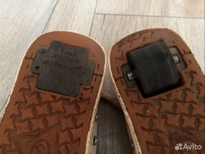 Кроссовки на роликах