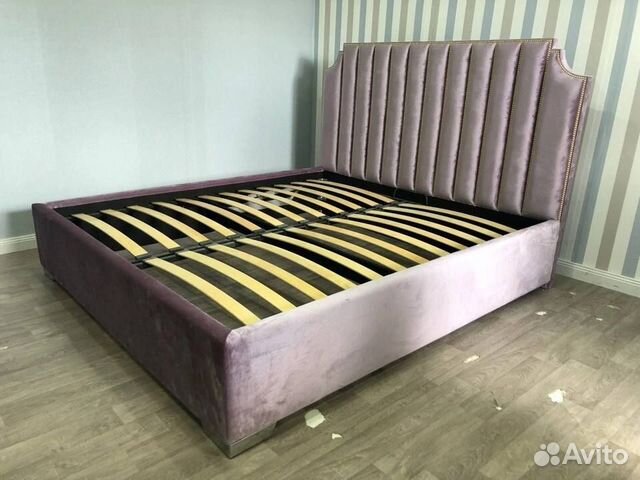 Кровать двухспальная с мягким изголовьем