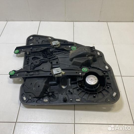 Стеклоподъемник электр. задний левый Volkswagen Touareg II (2010—2014)