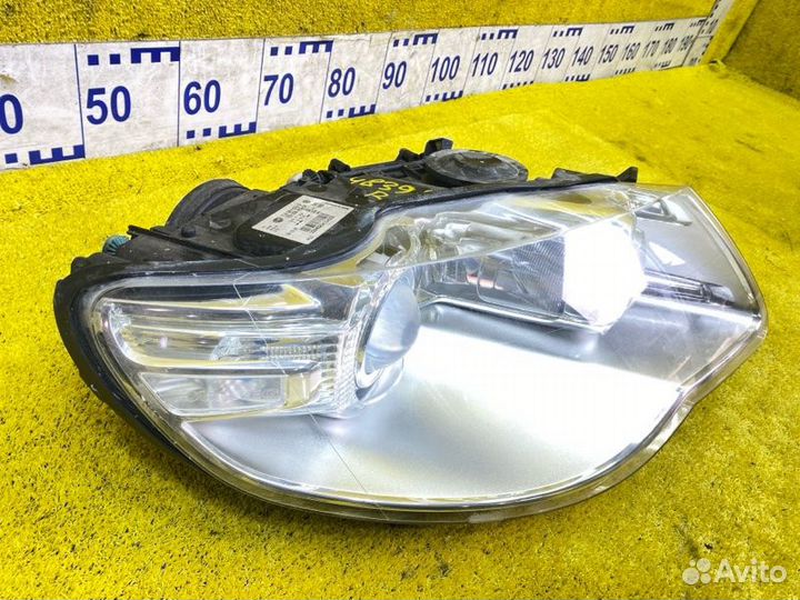 Фара передняя правая Volkswagen Touareg
