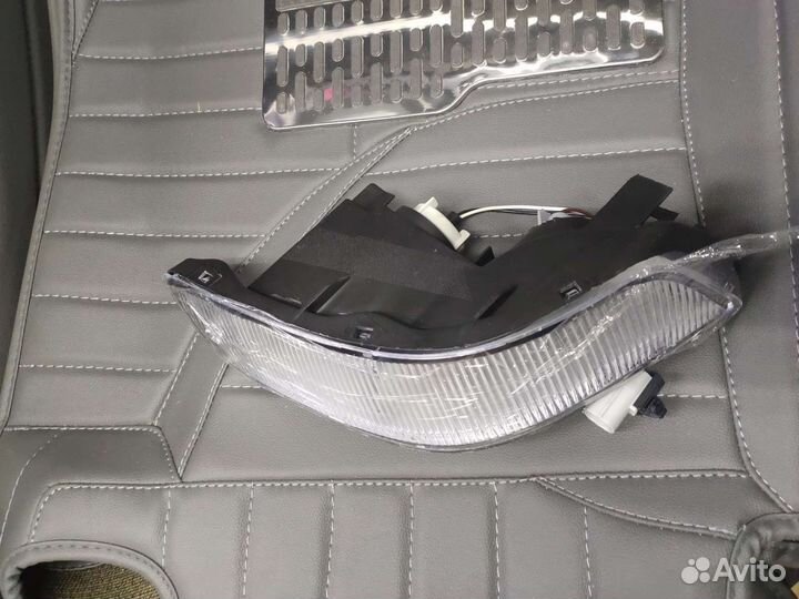 Противотуманки на бампере camry40