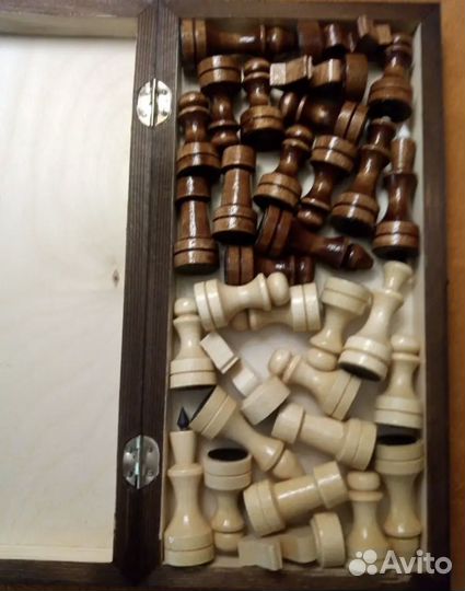 Шахматы обиходные лакированные деревянные