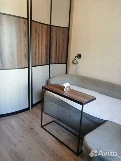 Прикроватный столик