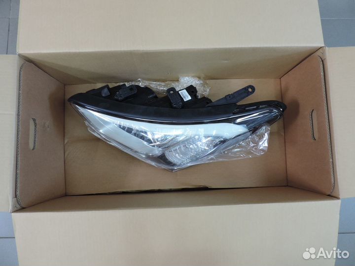 Фара левая Hyundai Santa Fe 3 DM (2012-2018)