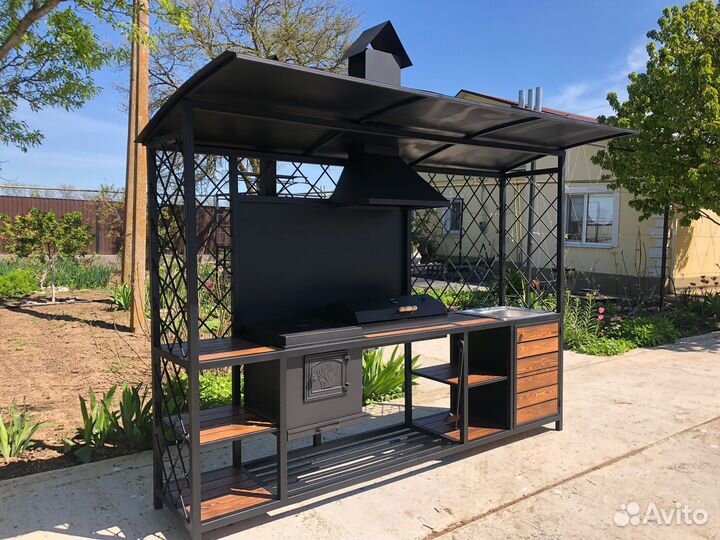 Мангал с крышей