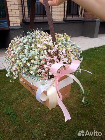 Композиция из радужной гипсофилы