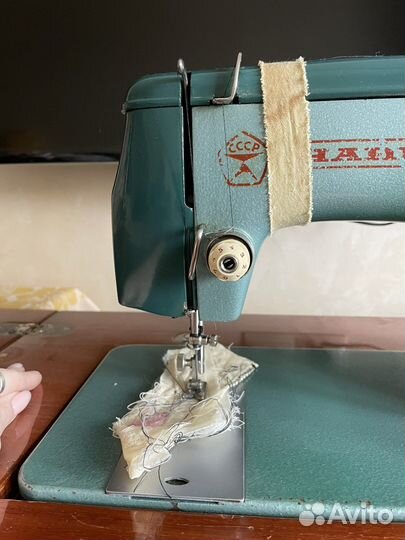 Швейная машина Чайка с ножным приводом