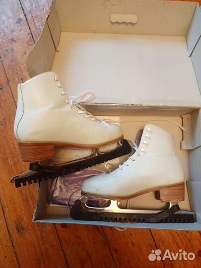 Коньки фигурные белые 43,кожа