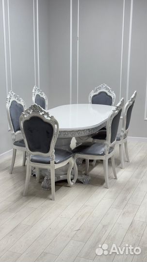 Кухонный стол и стулья