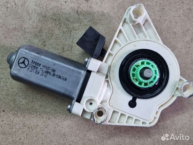 Мотор стеклоподьемника правый передний