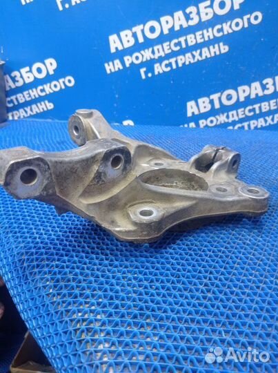 Передний правый поворотный кулак Chevrolet Cruze