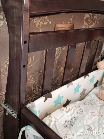 Детская кроватка с универсальным маятником