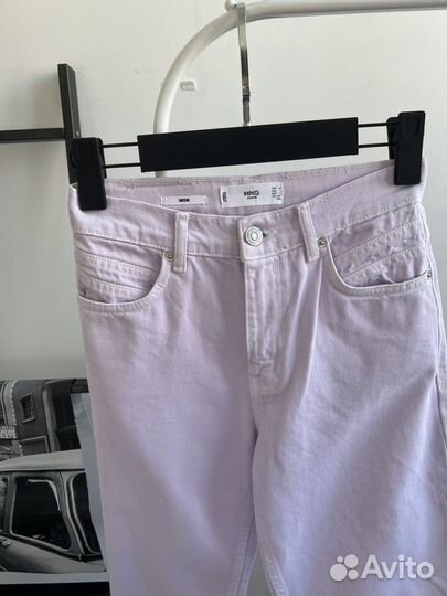 Джинсы mom mango